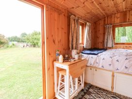 A room with a bed and a table at Laurel near Littleport