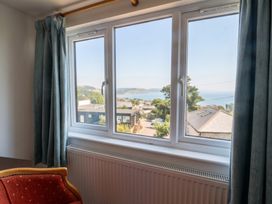 A window with view of the sea at Seaview in Lyme Regis