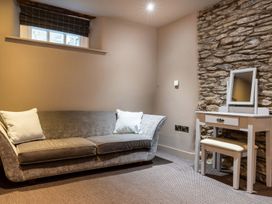 A living room with a sofa and vanity table at Prospect House in Windermere