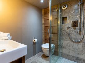 A bathroom featuring a sink, toilet, and shower at Prospect House in Windermere