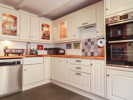 A kitchen with cabinets and appliances at Stones Throw in Mevagissey