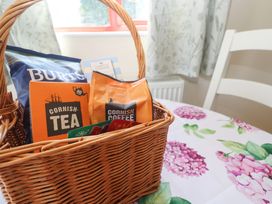 A basket with tea and coffee on a table at Yonde View in Camborne