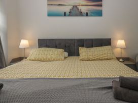 A bedroom with a bed and lamps at Courtyard Cottage