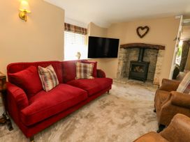 A living room with a sofa and a fireplace at Little Wickers in Corfe Castle