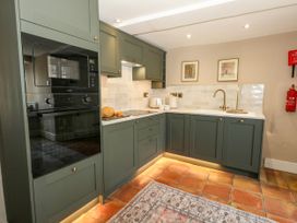 A kitchen with cabinets and appliances at Little Wickers in Corfe Castle