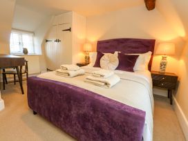 A bedroom with bed and desk at Little Wickers in Corfe Castle