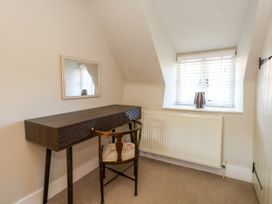 An office with a desk and chair at Little Wickers in Corfe Castle