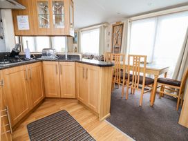 A kitchen with a dining area in Winchester - 478 Abergele