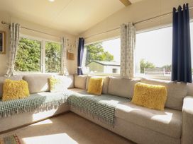 A snug with a couch and windows at 5 Silverbow