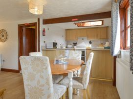 A dining room with a table and chairs in Pillhead Cart Linhay Bideford