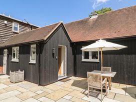 An outdoor area with a table and umbrella at Foxglove in Stratton Audley near Bicester