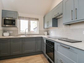 A kitchen with cabinets and appliances at Foxglove in Stratton Audley near Bicester