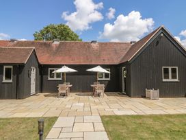 A house with patio furniture and umbrellas at Foxglove in Stratton Audley near Bicester