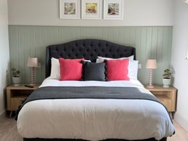 A bedroom with a bed and nightstands at Foxglove in Stratton Audley near Bicester