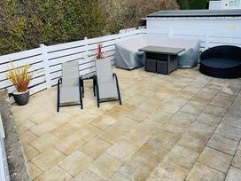 An outdoor area with chairs and a table at O7 in Abersoch