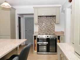 A kitchen with an oven and cabinets at The White House in Okehampton