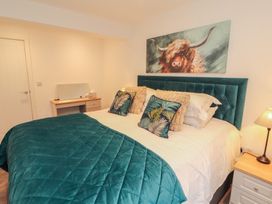 A bedroom with a bed, bedside table and lamp at Hidden Gem
