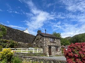 A cottage with a garden in front at Over Brow Cottage in Coniston