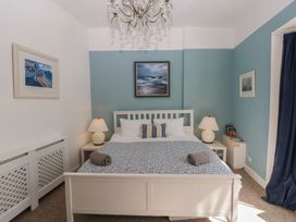 A bedroom with a bed and lamps at Sea Suite