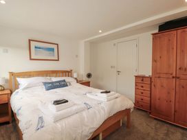 A bedroom with a bed and furniture at Little House in Wadebridge