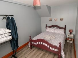 A bedroom with a bed and bedside table at Ti Maolla in Hollymount