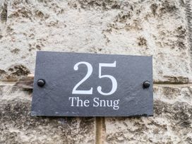 A sign displaying number 25 and the name The Snug