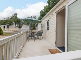 An outdoor area with a table and chairs at Foxglove 4 in Ringwood