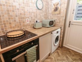 A kitchen with a washing machine and microwave at Corner House in Wark
