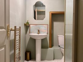 A bathroom with a sink and toilet at Downton I in Alnwick