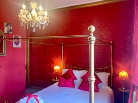 A bedroom with a bed and bedside tables at Downton I in Alnwick