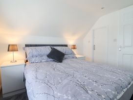 A bedroom with a bed and bedside tables at Frome View Wool