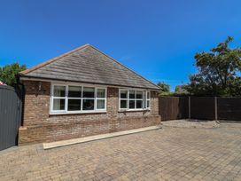 A house with windows and a driveway at Frome View Wool