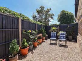 A garden with potted plants and chairs at Frome View, Wool
