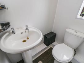 A bathroom with a sink and toilet at 1 Stanway Road 