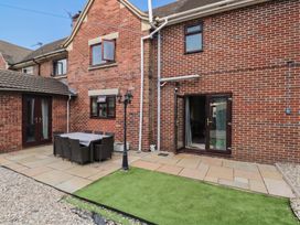 A garden with a dining set and patio at 1 Stanway Road