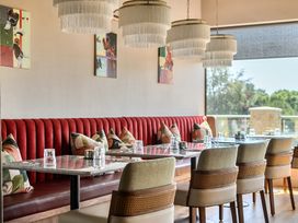 A dining room with seating and tables at Cotswolds Apartment, sleeps 4 in Chipping Norton