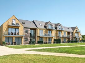 An outdoor view of apartment buildings with balconies at Cotswolds Apartment, sleeps 4 in Chipping Norton