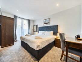 A bedroom with a bed and desk at Cotswolds Apartments 2B/S4 Chipping Norton