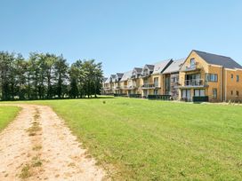 An outdoor view of buildings with balconies at Cotswolds Apartments 4B/S8 in Chipping Norton