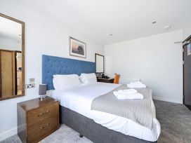 A bedroom with a bed and a mirror at Cotswolds Apartments 4B/S8, Chipping Norton