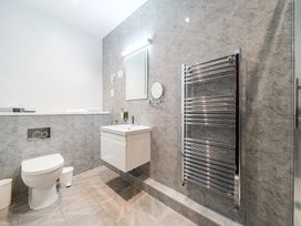 A bathroom with a toilet and a sink at Cotswolds Apartments 4B/S8 in Chipping Norton