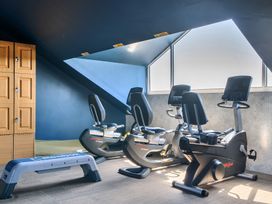 A fitness room with exercise equipment at Cotswolds Apartments 4B/S8 in Chipping Norton