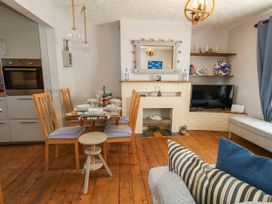 A dining room with a table and chairs at Driftmark in Weymouth
