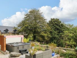 A garden with a hot tub and plants at Ty Mawr in Criccieth