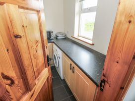 A utility room with a washing machine and countertop at Islands Inn in Louisburgh, County Mayo