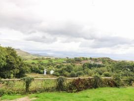 A view of hills and trees in an outdoor area at Bwthyn Bach in Pentrefelin