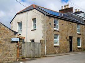 A house with multiple windows and a signpost at Chyandaunce Penzance