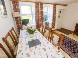 A dining room with a table and chairs at Chyandaunce in Penzance