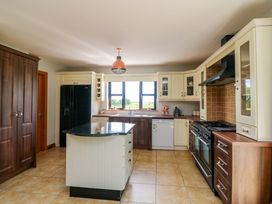 A kitchen with a refrigerator and stove at Vernegly in Banonow