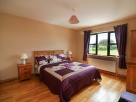 A bedroom with a bed and bedside table at Vernegly in Banonow